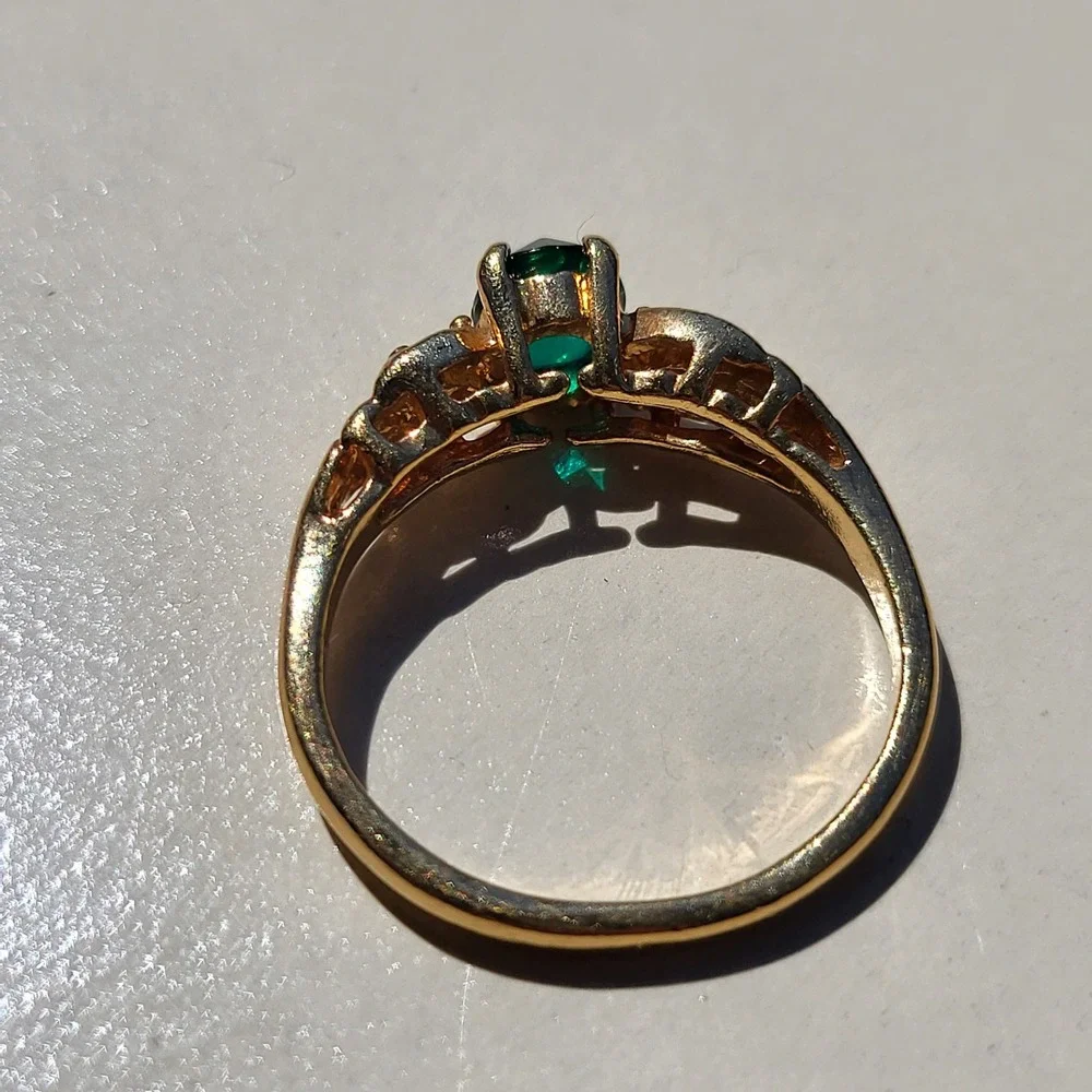 Gold Tone Green Stone Rhinestone Ring Size 9.5 Vintage Cocktail Jewelry - Picture 9 of 11